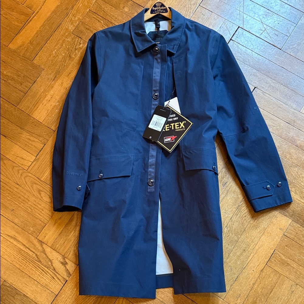 The North Face Men's Dark Blue Raincoat